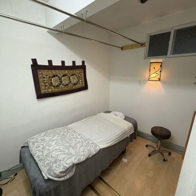 3050 Yonge Street Jade Wellness Clinic treatment room